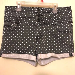 High-waisted gray polka dot shorts